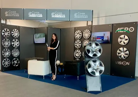 Messestand von Croatia Cover auf der Automechanika Frankfurt 2024 mit der neuen Radkappe Aero